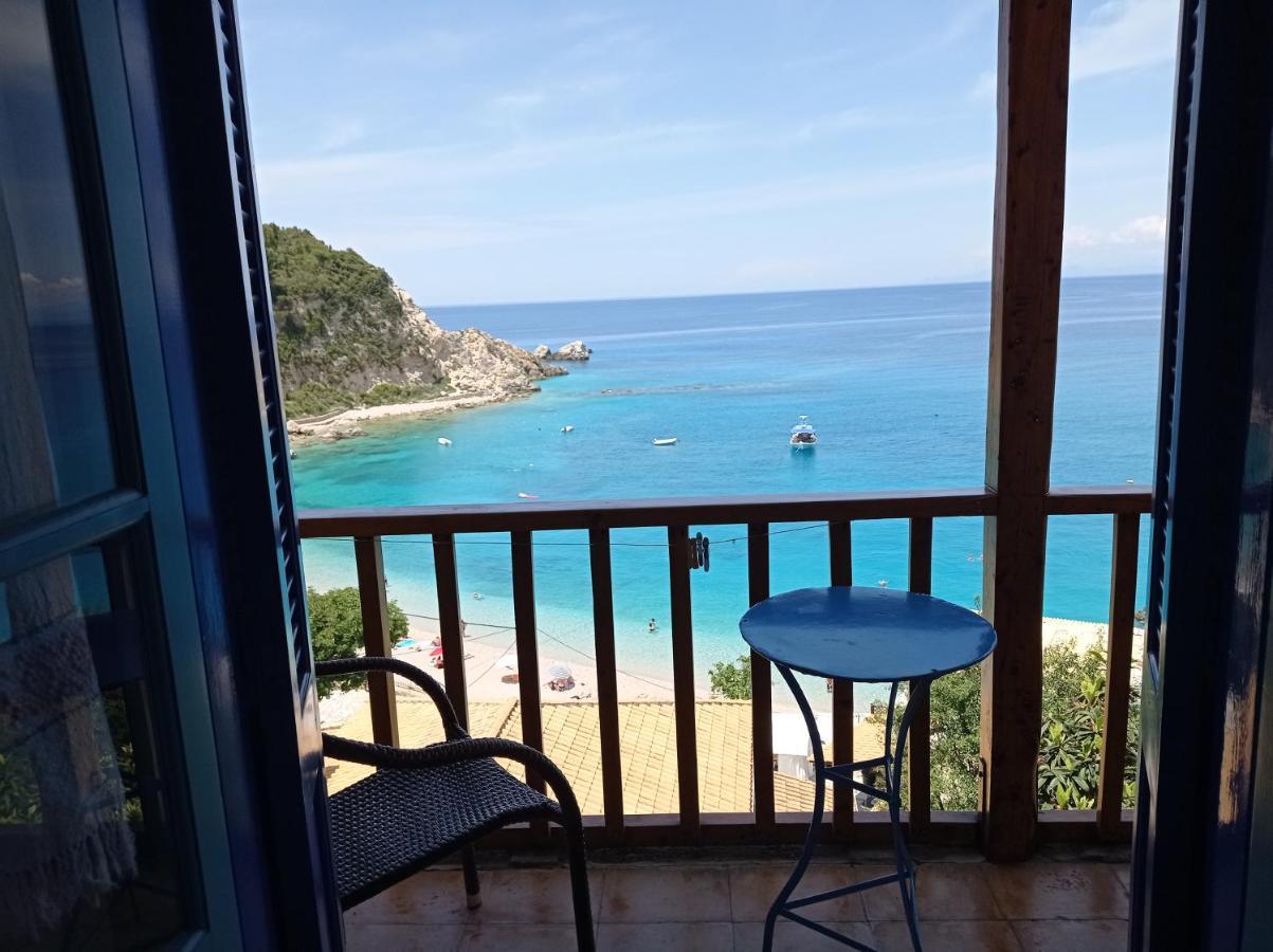 Ostria Πανσιόν *